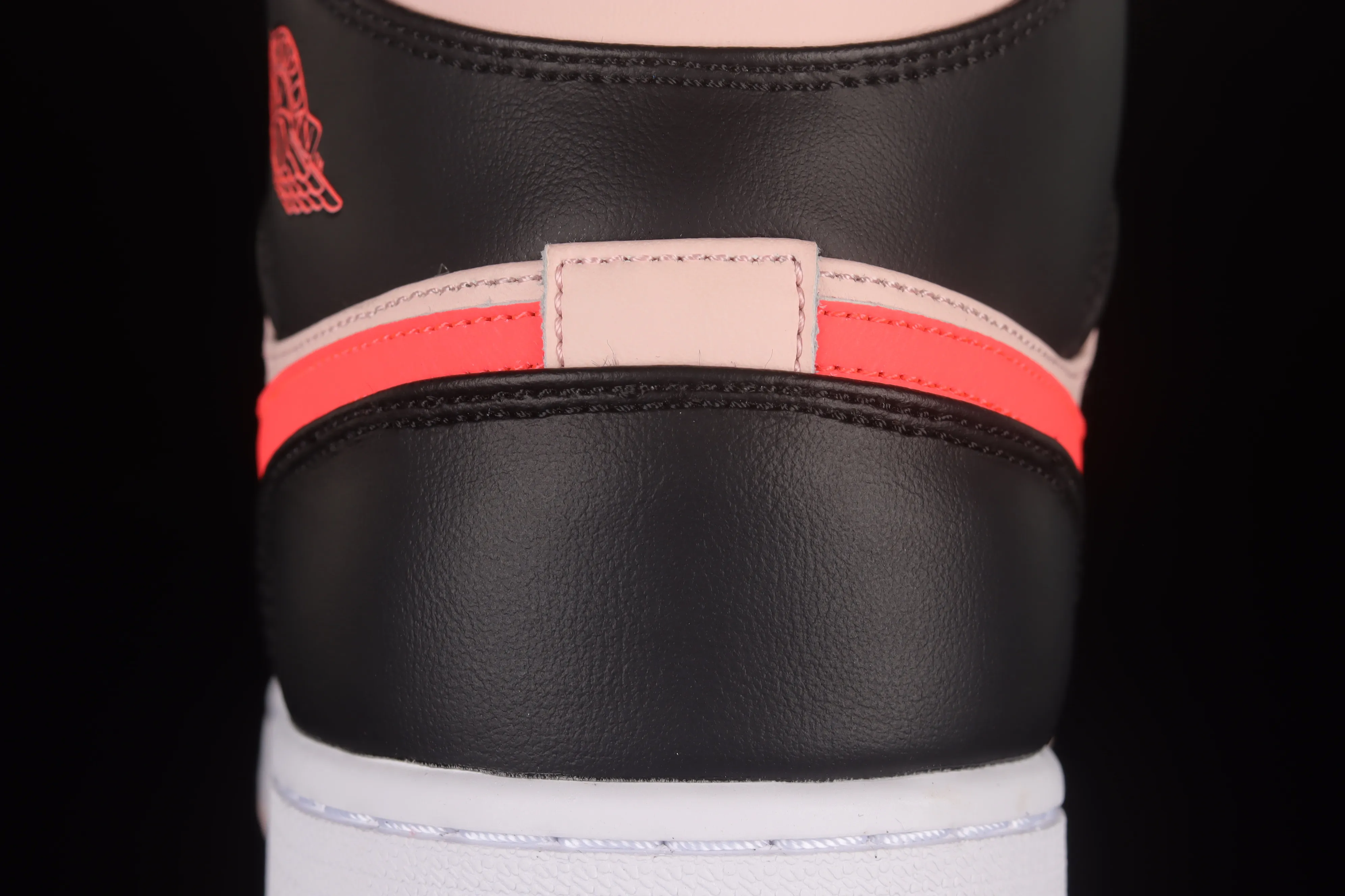 All categories Air Jordan Jordan series basketball shoes Air Jordan 1 Mid Air Jordan 1 Mid AJ1 Joe 1 black powder mid-top retro basketball shoes 554725-604